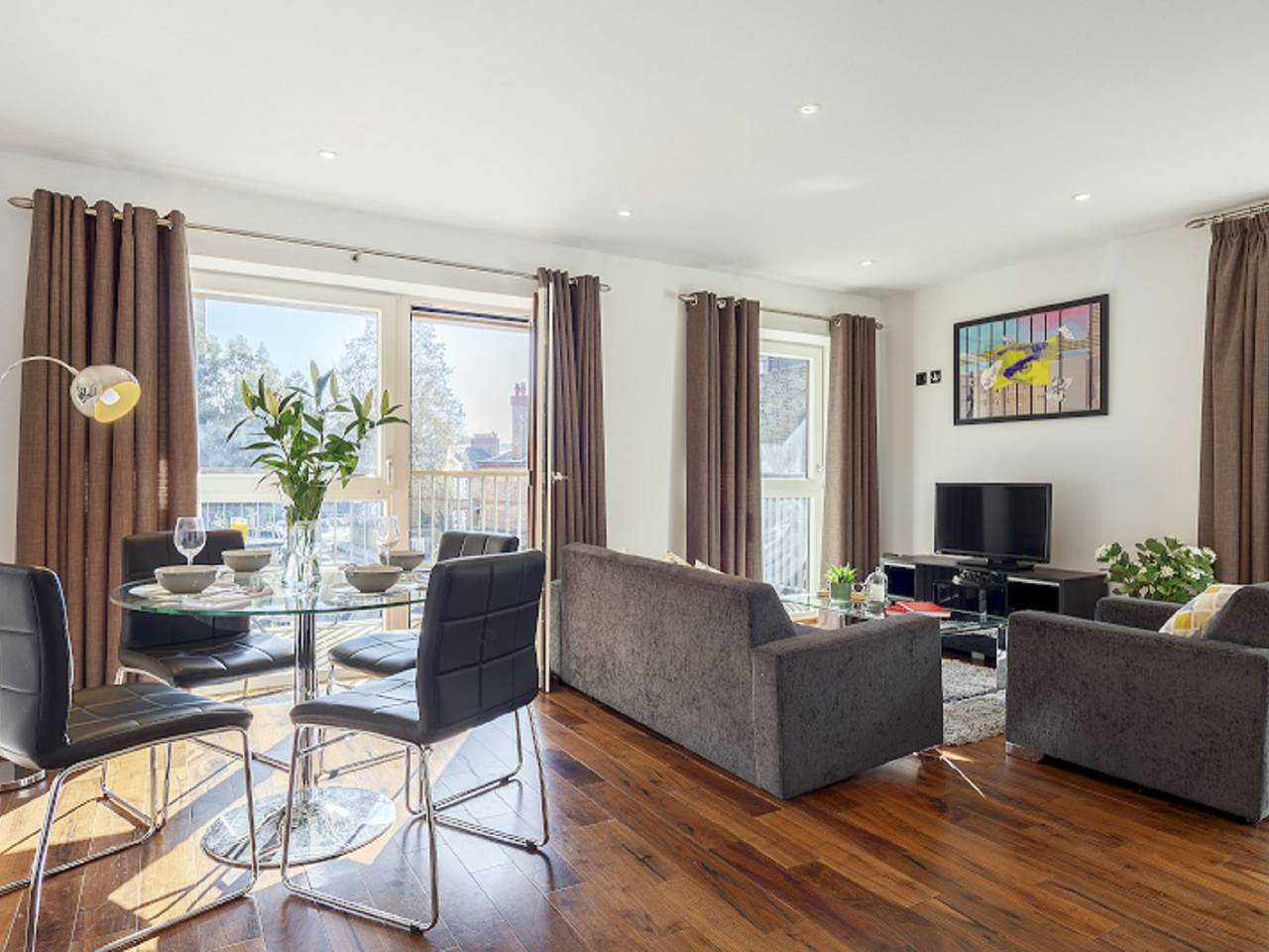 Entire apartment, Shoreditch Square, Hoxton in Bethnal Green, London