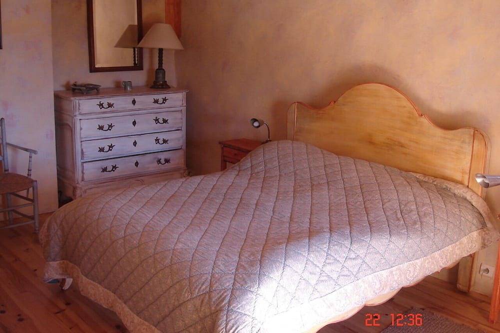 Le mas de Sainte Trinide, calme et beauté des paysages in Sanary-sur-Mer, Côte méditerranéenne (France)