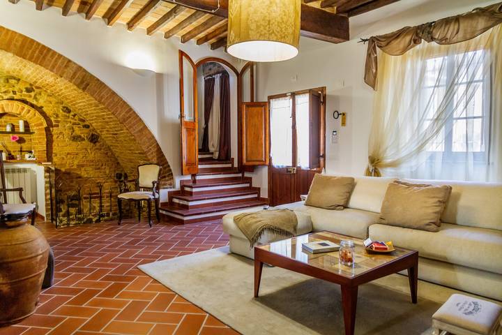 Casa vacanza per 6 persone, con Balcone e Giardino a Cinigiano