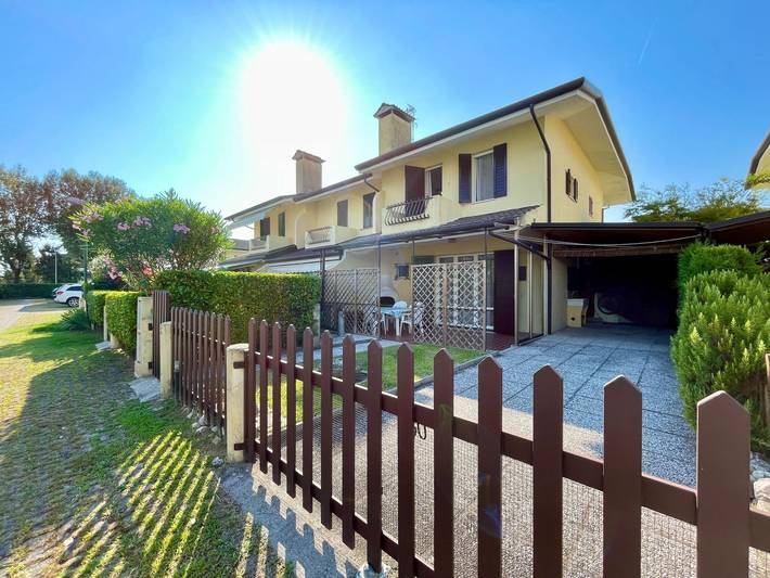 Ferienhaus für 6 Personen, mit Balkon/Terrasse und Garten