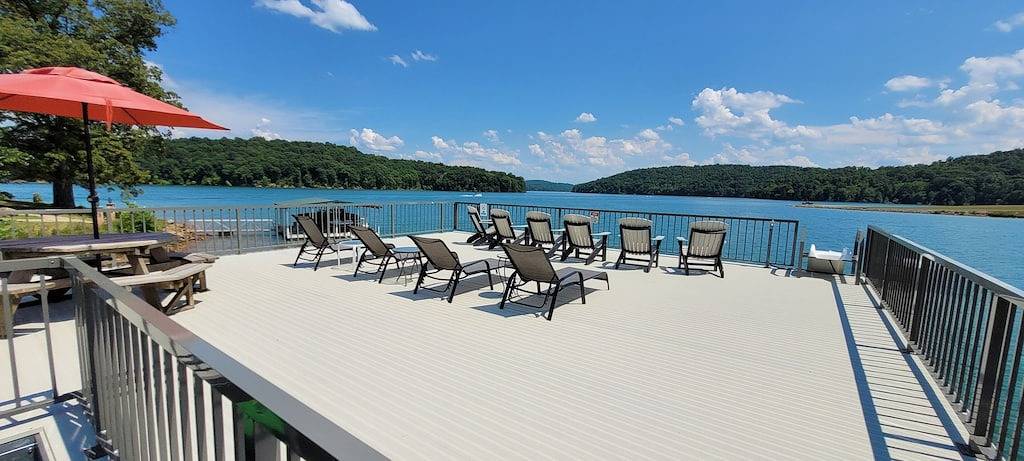 Vacation house for 20 people, with yard in Norris Lake