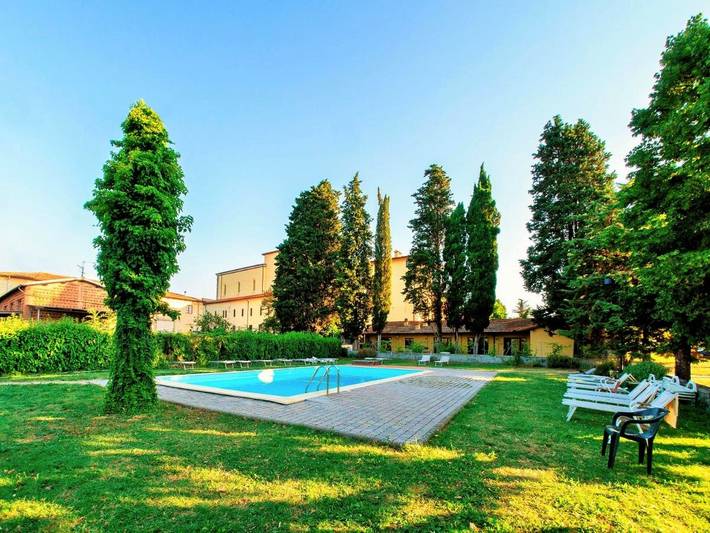 Apartahotel para 7 personas, con jardín además de piscina y vistas en Toscana