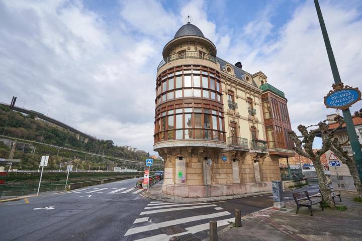 Vacation rental for 6 people, with Balcony and Hot tub as well as Terrace and View in Bilbao