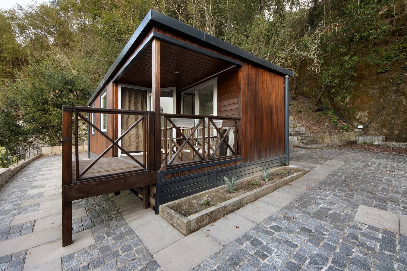 Casa vacanze 'Nature Stone and Villas - Casa 2' vista sulle montagne, giardino e aria condizionata in Vila Boa do Bispo, Distretto di Porto