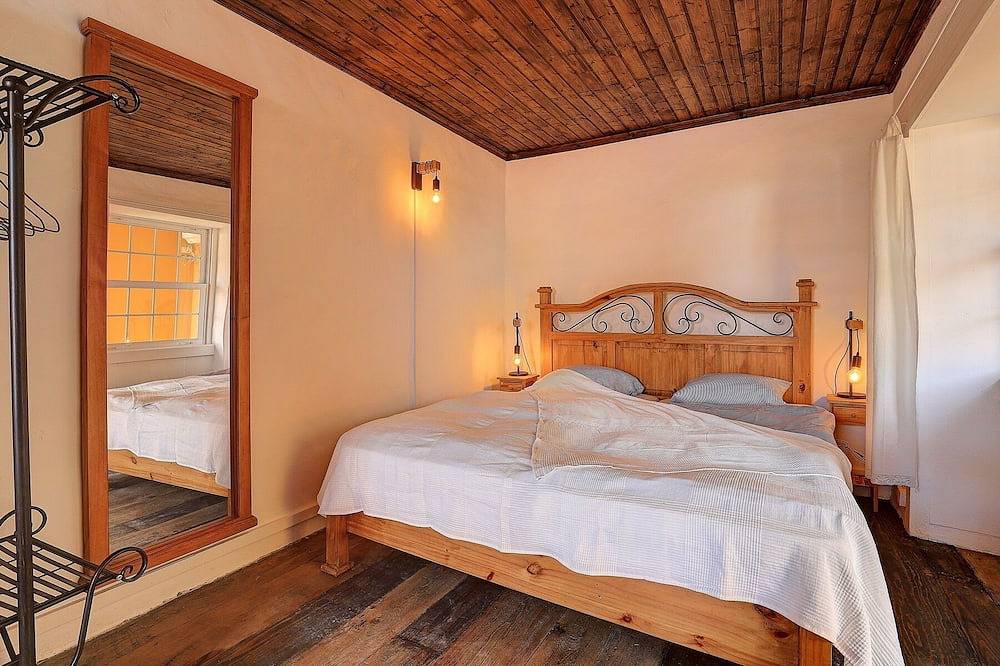 Living in a stylishly renovated town house in Santa Cruz de la Palma in El Planto, Santa Cruz de La Palma