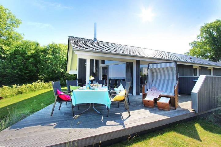 Ferienhaus für 8 Personen, mit Terrasse und Whirlpool sowie Garten und Sauna in Quern