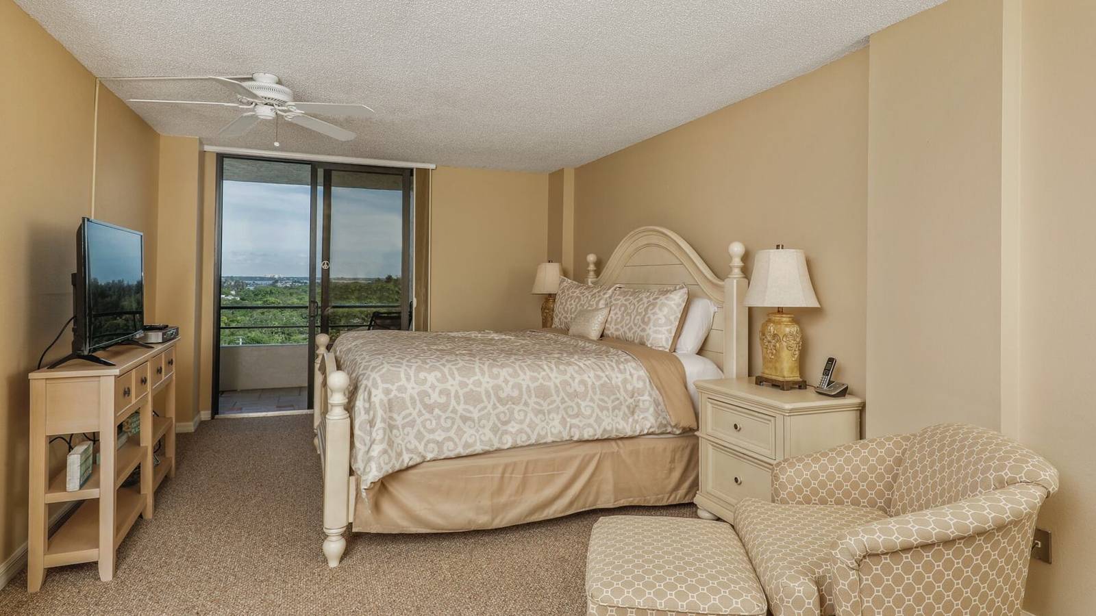 Hel lägenhet, Luxury Contemporary Style Apartment on The Anchorage, Siesta Key Apartment 1001 in Siesta Key, Florida, Sarasota County