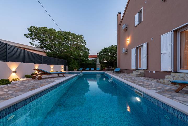 Villa pour 14 personnes, avec terrasse et jardin à Nin - 3