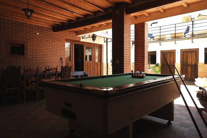 Casa rural para 12 personas, con piscina además de balcón y jacuzzi - 1