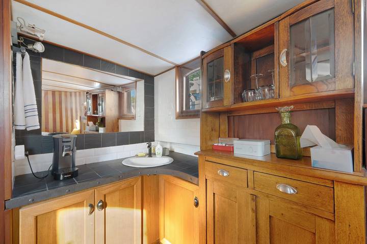 Chambre sur un bateau authentique avec terrasse privée à Paris in Asnières-sur-Seine, Hauts-de-Seine