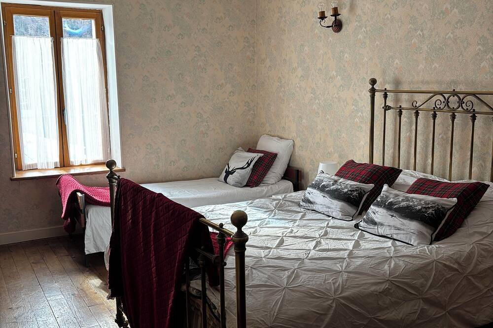 Entire apartment, \"Rental with breathtaking mountain views, for an unforgettable stay!\" in La Léchère, Le Grand Domaine