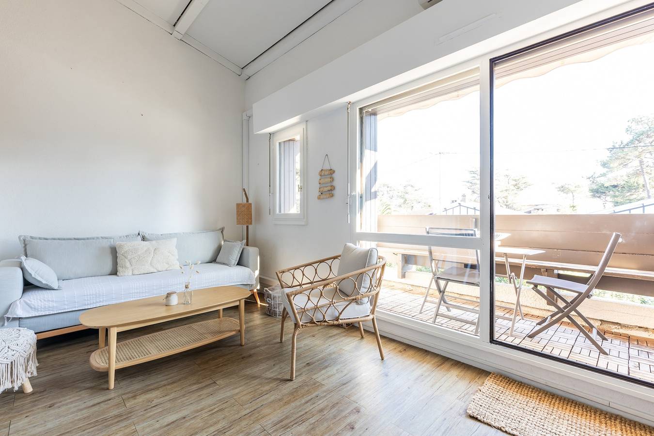 Appartement entier, Appartement climatisé au cœur du Cap Ferret – Vue lac, piscine et plages à pied – Réf. 24 in Lège-Cap-Ferret, Région d'Arcachon