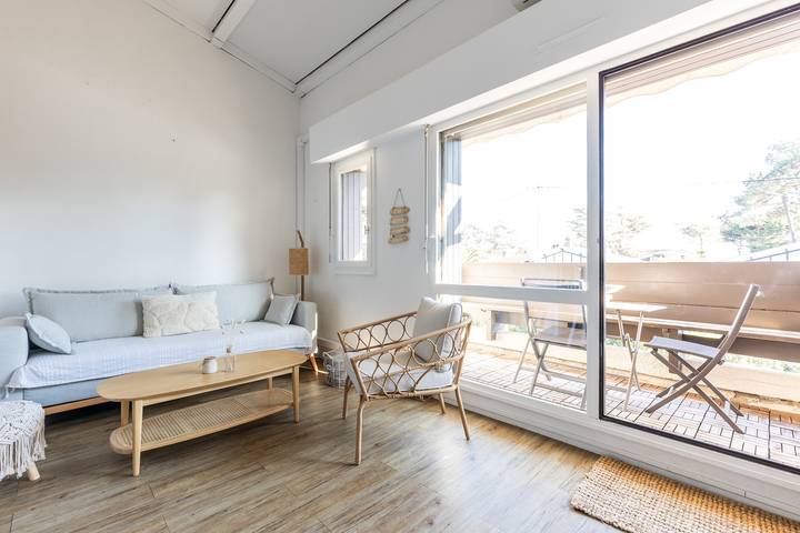 Appartement entier, Appartement climatisé au cœur du Cap Ferret – Vue lac, piscine et plages à pied – Réf. 24 in Lège-Cap-Ferret, Région d'Arcachon