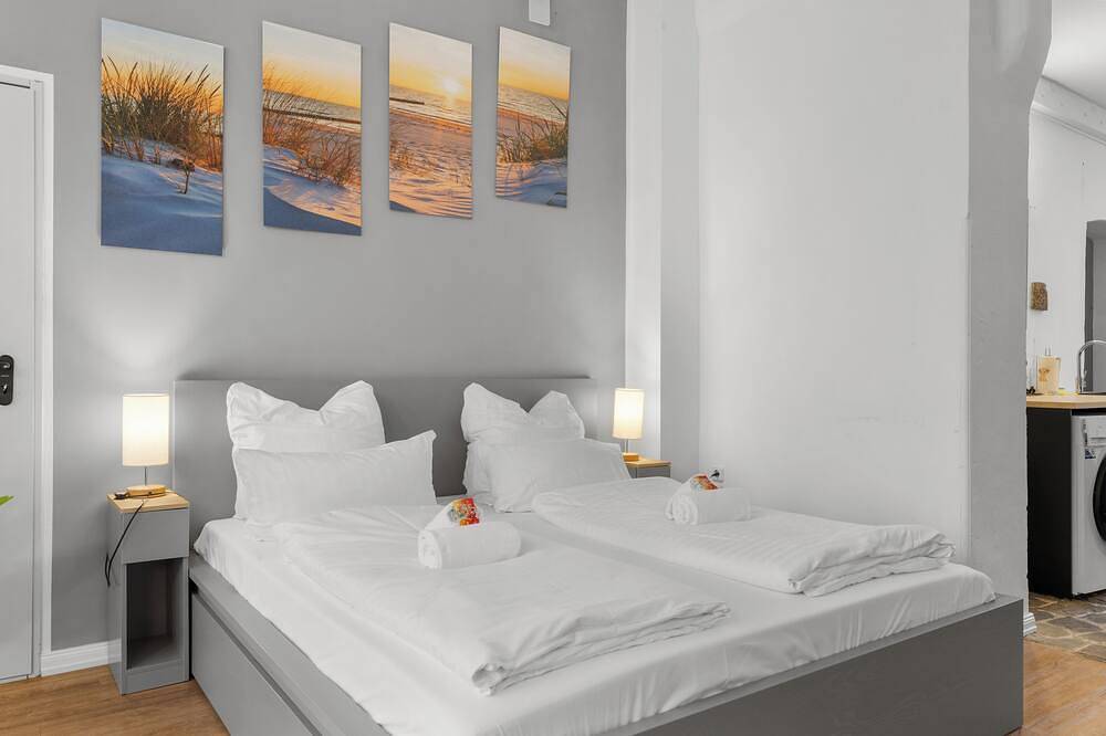 Ganze Wohnung, Comfortable and big, Groß, komfortabel, 11 min Hbf – bis 14 Pers. in Nippes (Köln), Köln