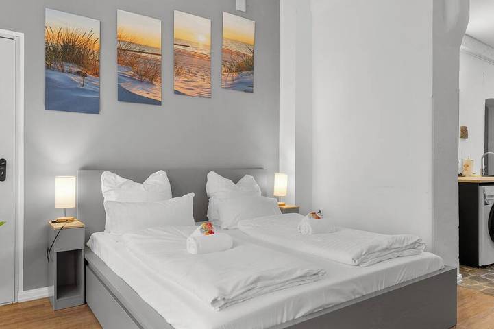 Ganze Wohnung, Comfortable and big, Groß, komfortabel, 11 min Hbf – bis 14 Pers. in Nippes (Köln), Köln