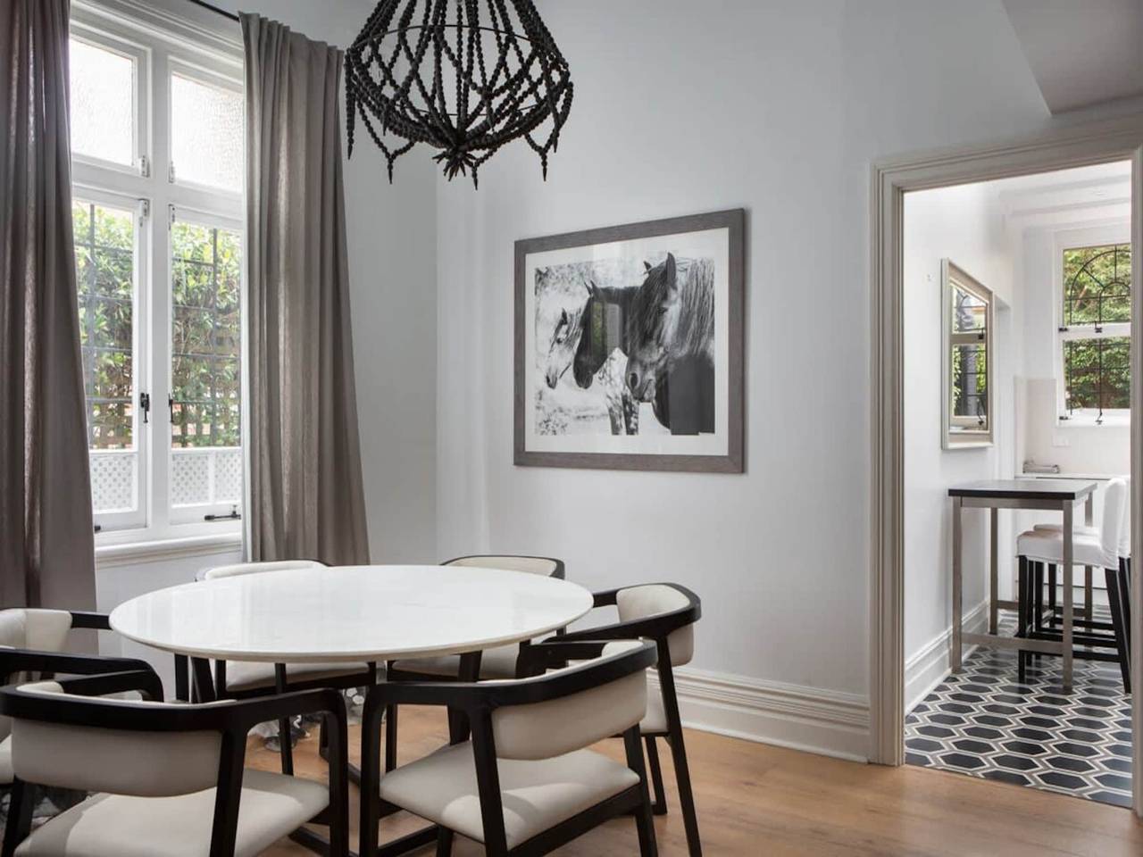 Entire apartment, Elegant 3-Bed Heritage House with Swimming Pool in Sydney, New South Wales