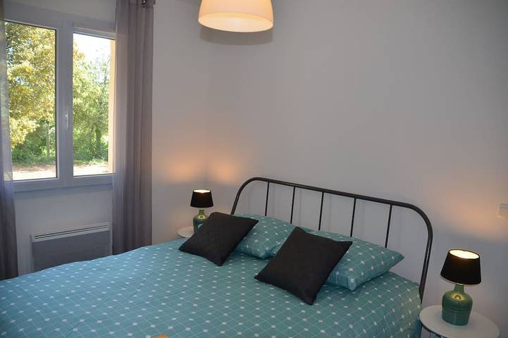 Location de vacances pour 8 personnes, avec terrasse et jardin à Régusse - 3