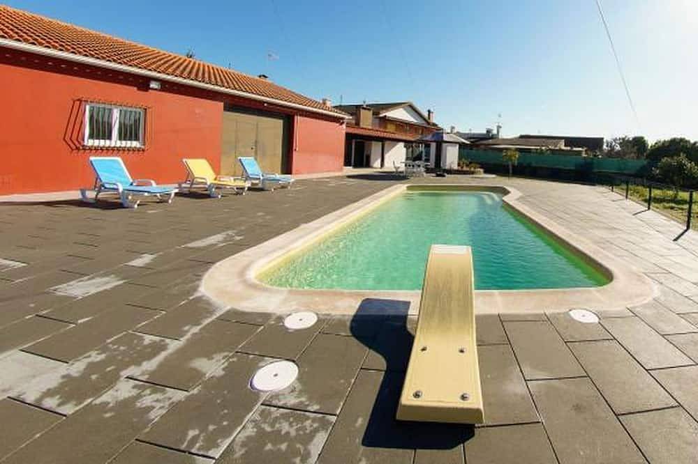 Wonderful Villa with a Private Swiming Pool in Covões, Covões e Camarneira
