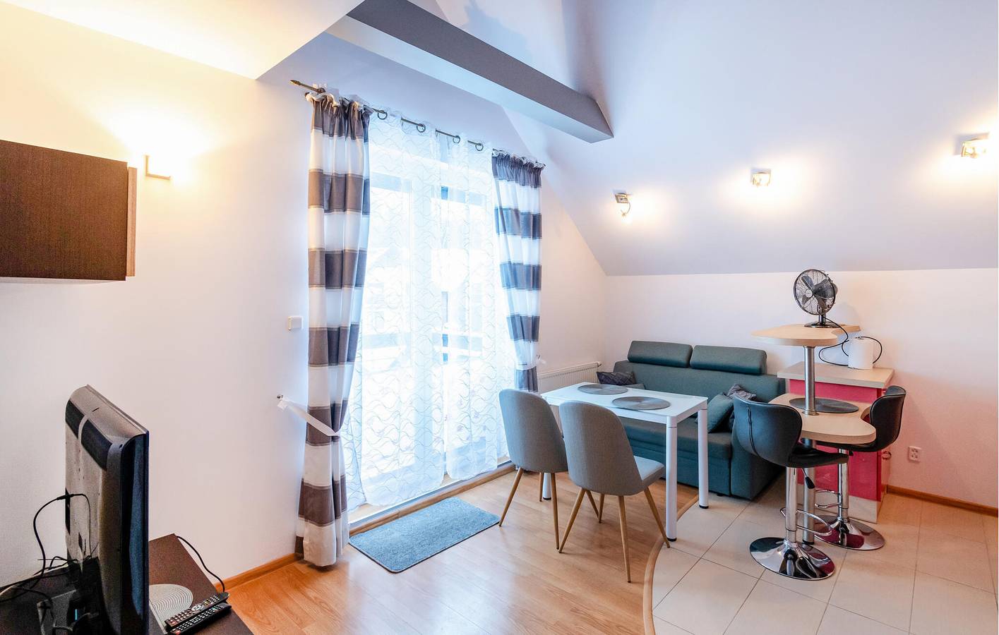 Cały apartament wypoczynkowy, Apartament wakacyjny dla 5 osób z basen in Żarnowska, Słowiński Park Narodowy
