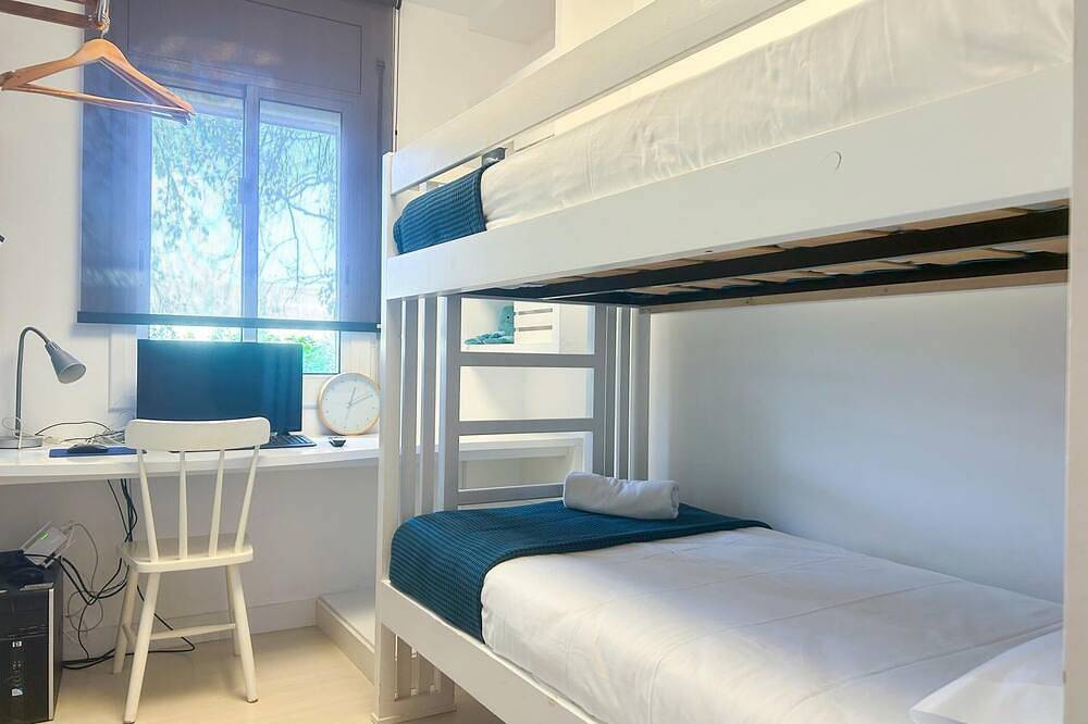 Entire apartment, Beachfront Apartment W/ Pool and Parking in Platja dels Capellans (Vilanova i la Geltrú), Vilanova i la Geltrú