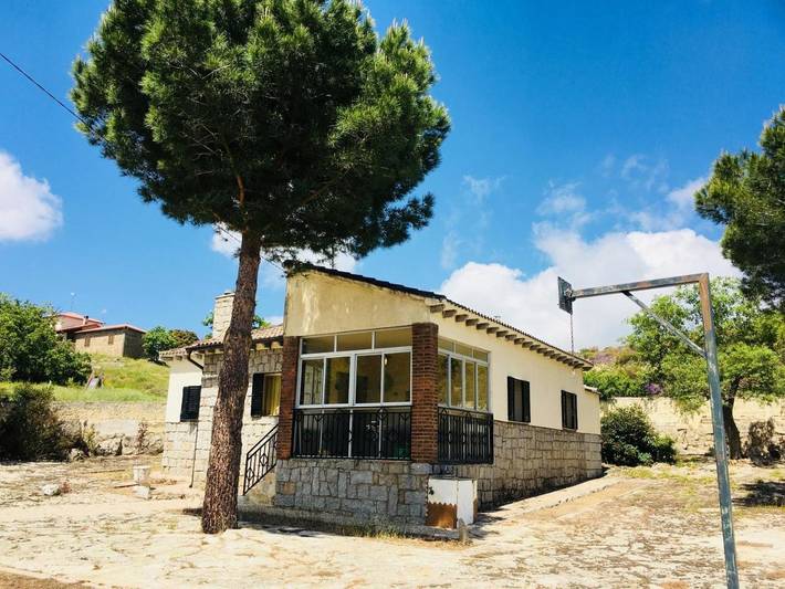 Casa rural para 6 personas, con vistas además de piscina y jardín, Se admiten mascotas en Comarca de Ávila