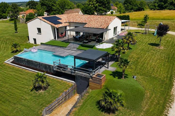 Location de vacances pour 10 personnes, avec Terrasse et Jardin à Allas-les-Mines