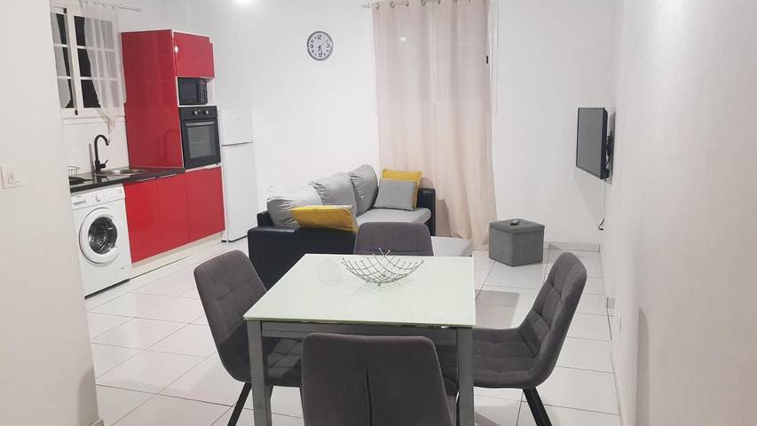 Location de vacances pour 6 personnes, avec vue ainsi que piscine et jardin à Baillif - 2