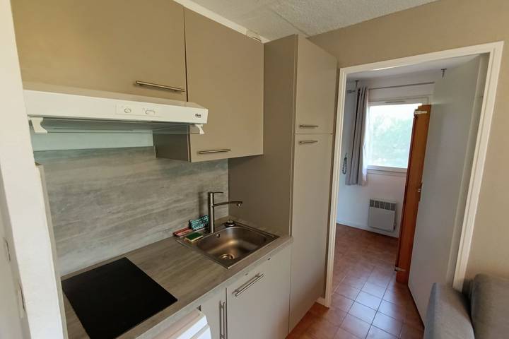 Gîte pour 4 personnes, avec piscine et balcon, adapté aux familles dans La Coudoulière - 4