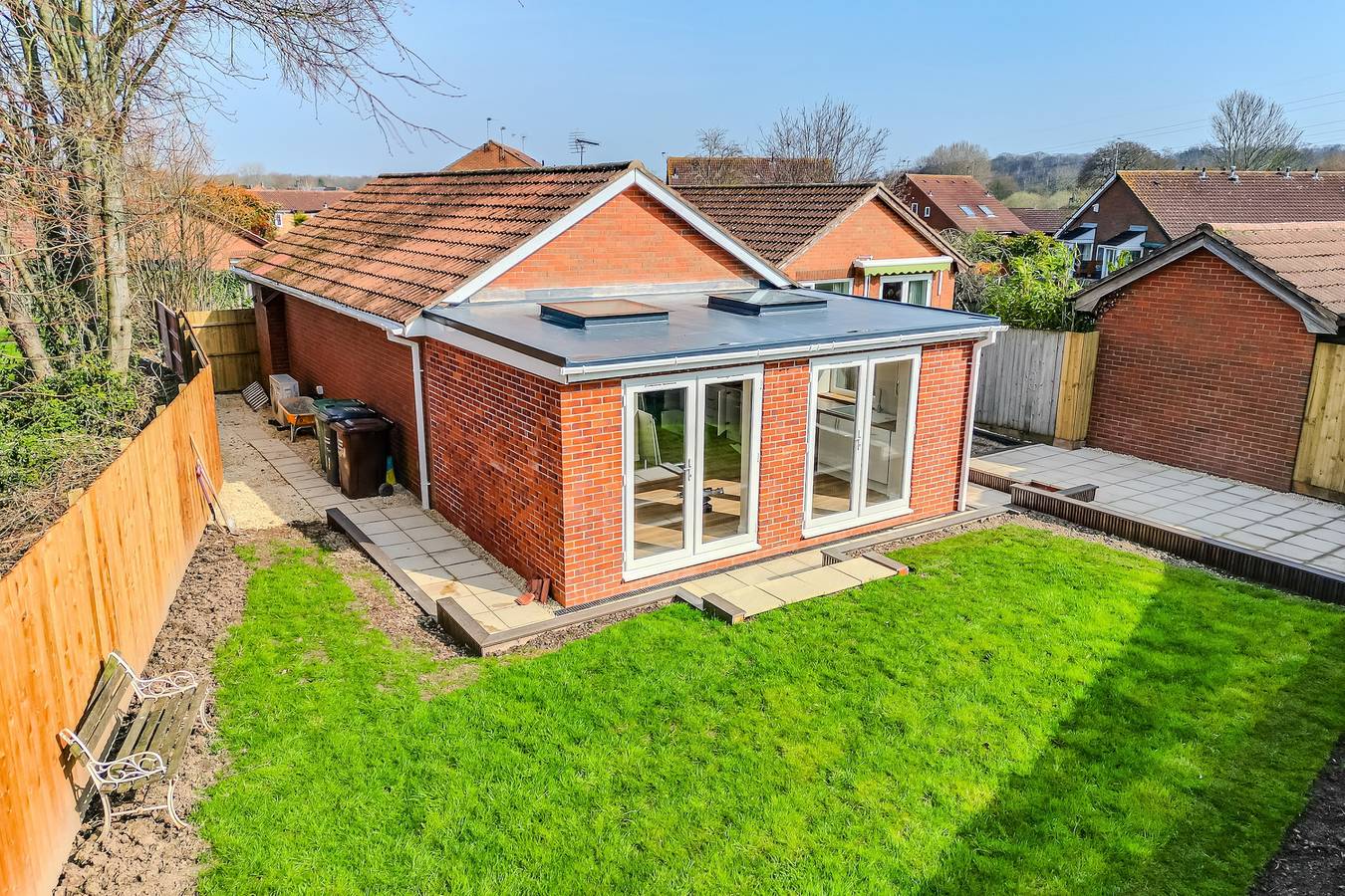 3 Bed Lodge Dog-Friendly Garden Ev Nr M1 Junc 23 in Shepshed, Heart of England