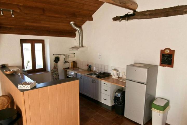 Location de vacances pour 3 personnes, avec jardin et vue, adapté aux familles à Rieupeyroux - 3