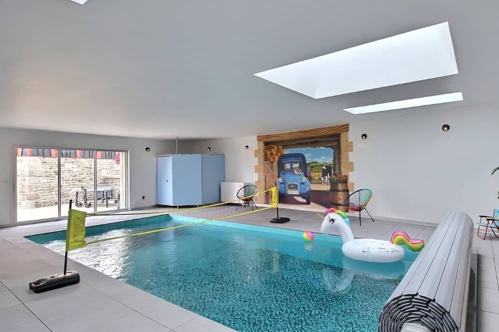 Country cottage with indoor pool La maison du Bonheur in Bourbriac, Guingamp Region