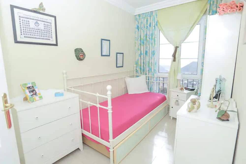 A house with wonderful views of Tenerife South, La Gomera and sunsets in Chayofa, Arona