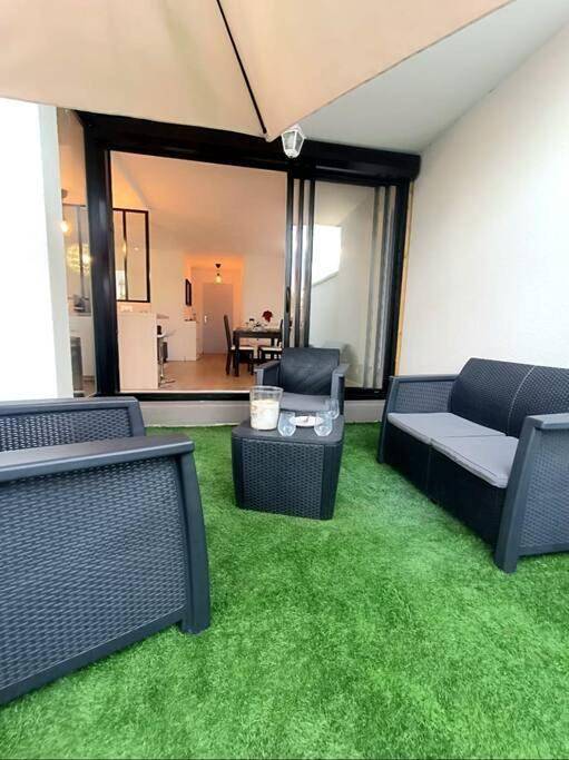 Appartement entier, One-Bedroom Apartment in Voisins-le-Bretonneux, Yvelines
