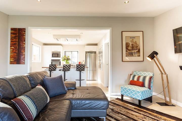 Cottage for 4 people, with garden and balcony as well as hot tub on South Island New Zealand