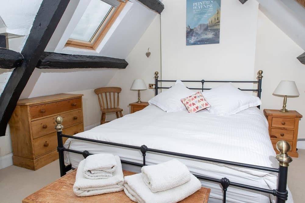 Quaint Country cottage with private garden in Stroud, Gloucestershire