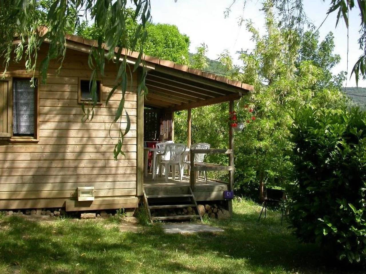 Zecamping 3 étoiles bien-être - piscine - soirées animées in Darbres, Ardèche