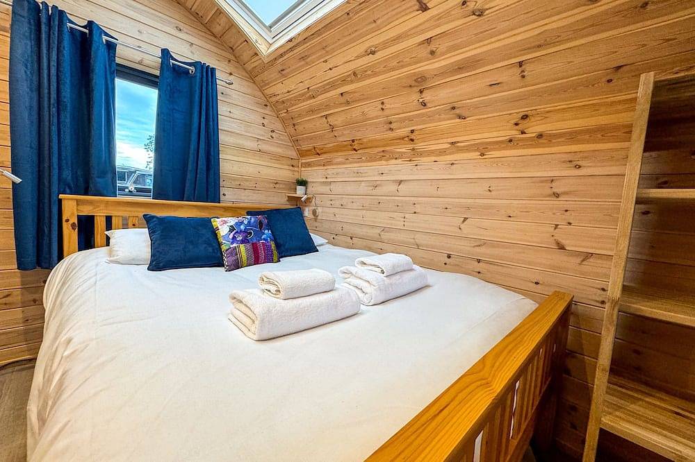 Luxury Glamping Pod over Fishing Lake in Boston (Lincolnshire), Lincolnshire