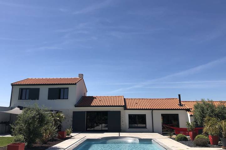 Gîte pour 8 personnes, avec terrasse et jardin dans La Chapelle-Heulin