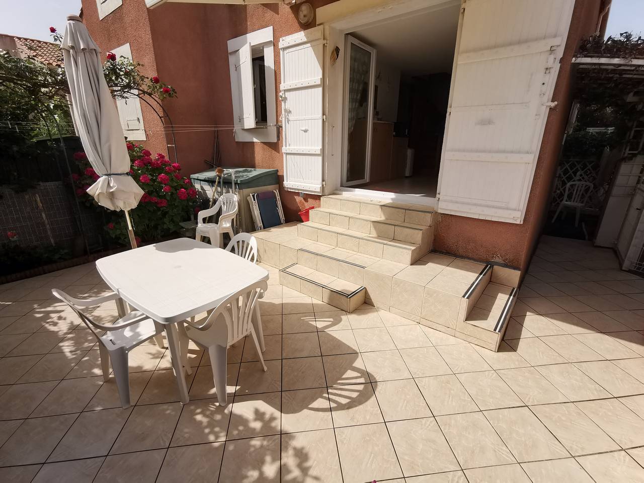 Eckpavillon nahe Strand, Klimaanlage, Privater Parkplatz, 5/6 Schlafplätze in Valras-Plage, Mittelmeerküste (Frankreich)