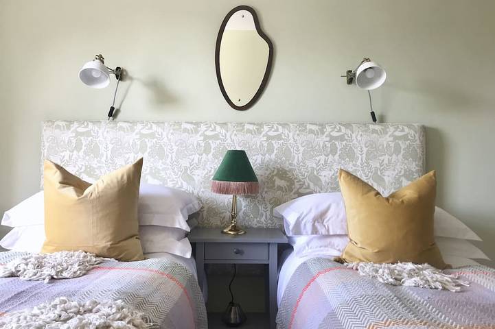 Entire apartment, A Beautiful Grade II regency property with parking in Cheltenham, Gloucestershire