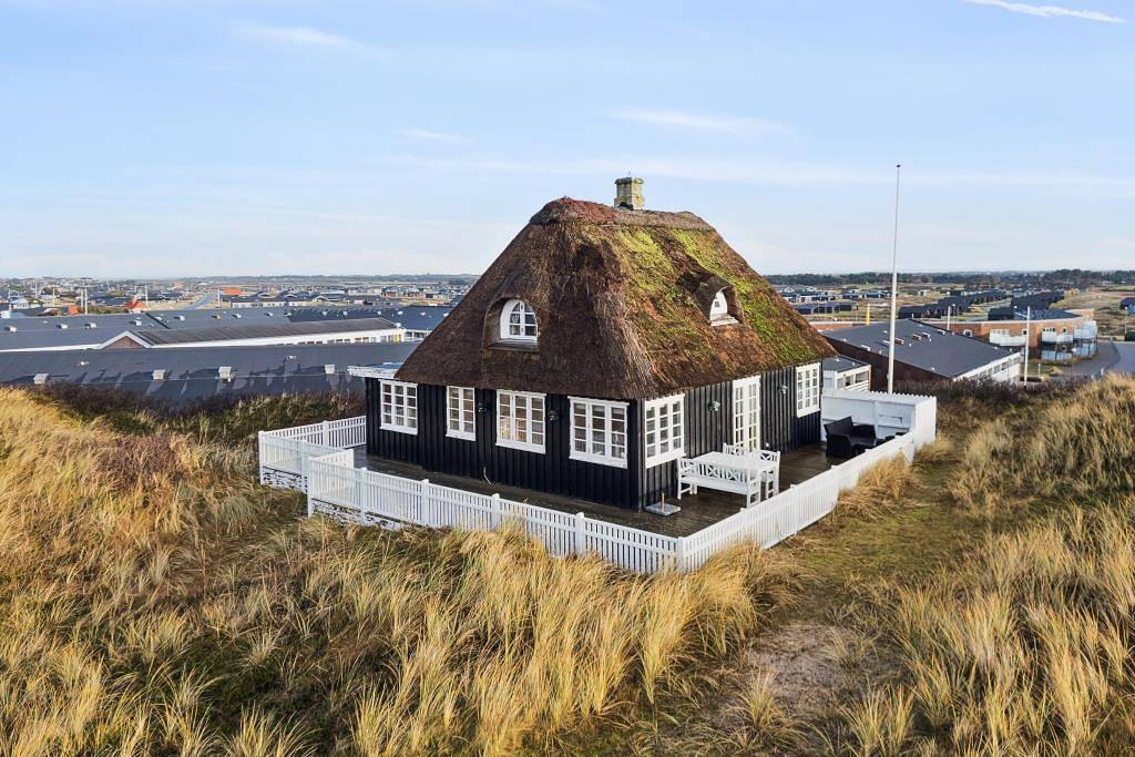 Einzigartiges Ferienhaus mit Meerblick und zentraler Lage in Søndervig in Søndervig, Holmsland Klit