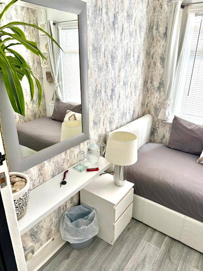 Entire holiday apartment, Single Room in Exeter, Devon