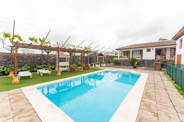 Casa rural para 4 personas, con jardín y vistas además de sauna y piscina en Los Realejos