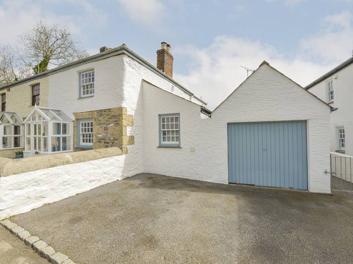 Cottage for 5 people, with garden, with pets in The Lizard Peninsula