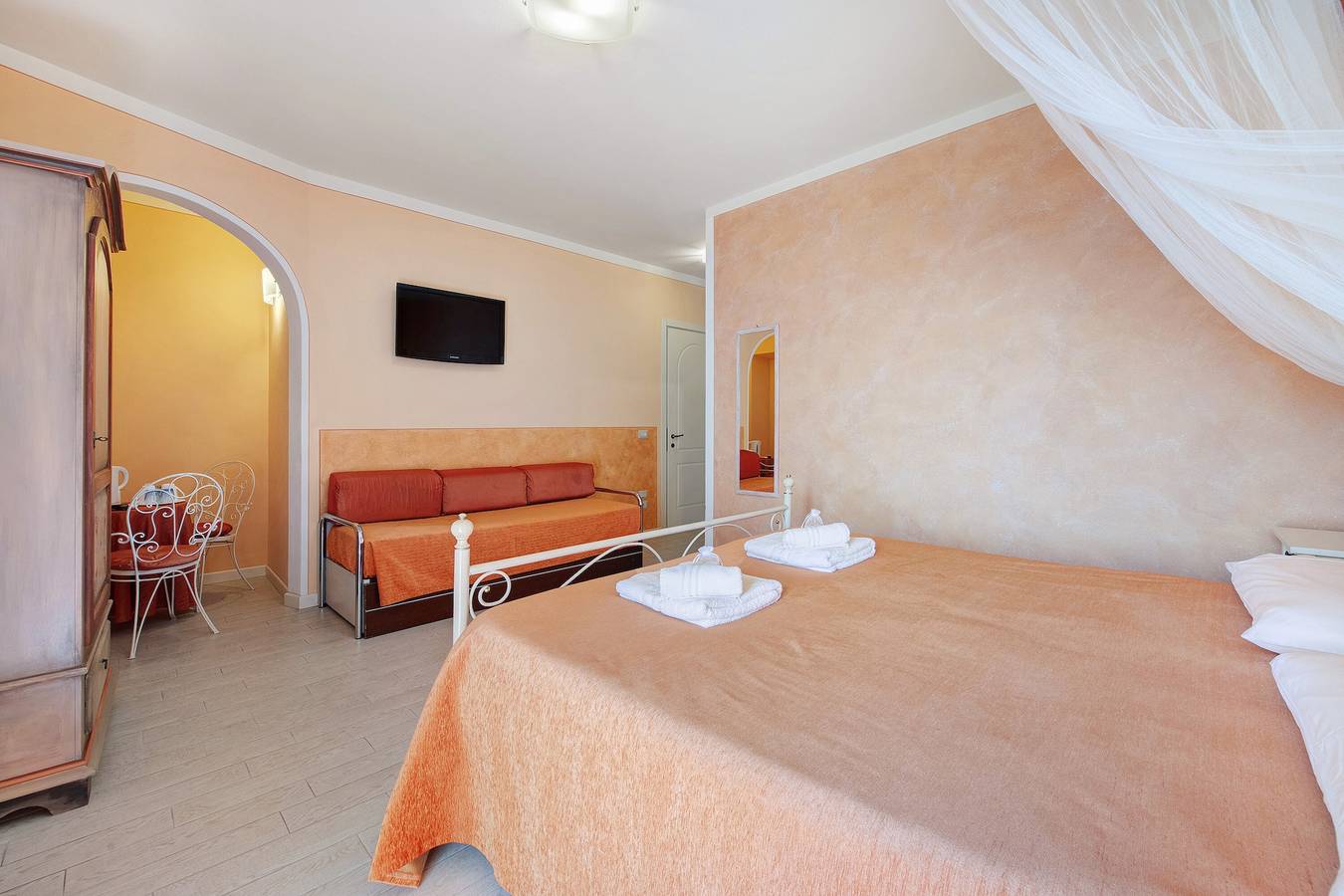 Bed & Breakfast 'Giardini Di Corte - Dalia' met Uitzicht op het Meer, Wifi en Airco, foto 15