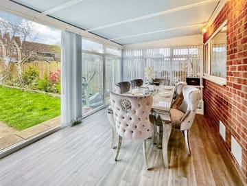 Holiday Rental for 8 People in Clacton-on-Sea, Essex, Photo 2