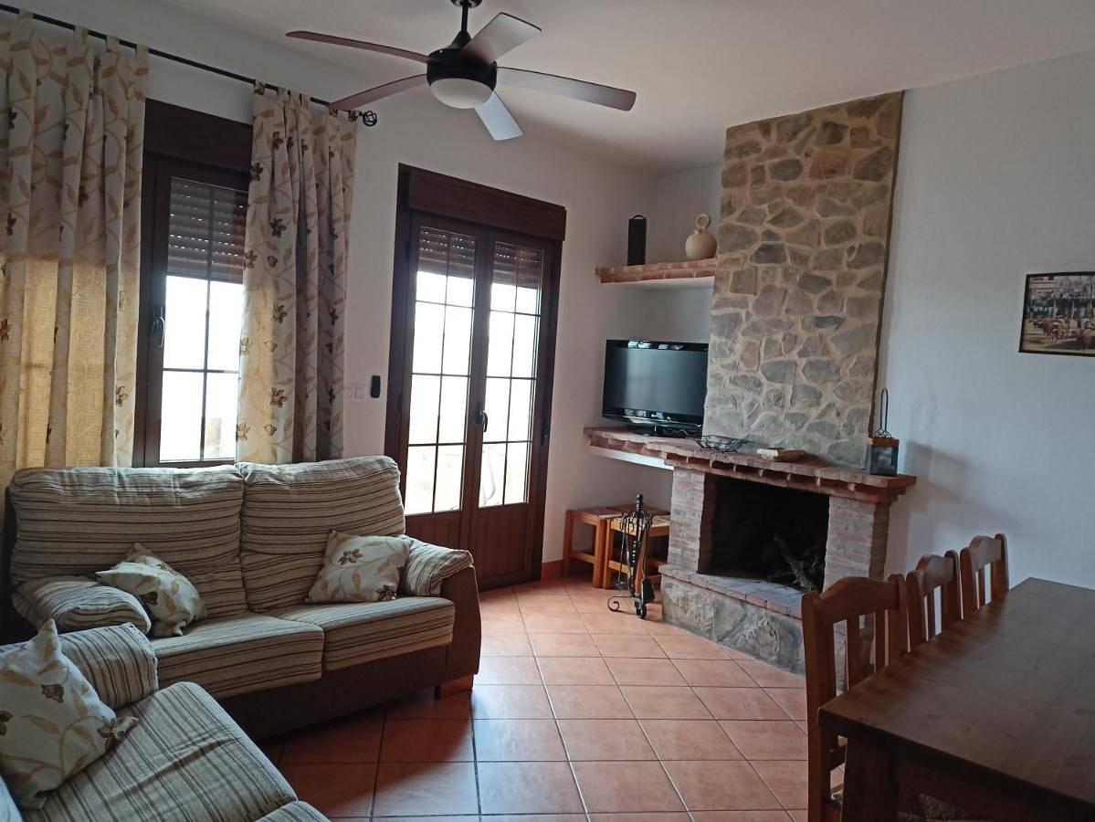 Six-Bedroom House in Segura de León, Sierra Morena