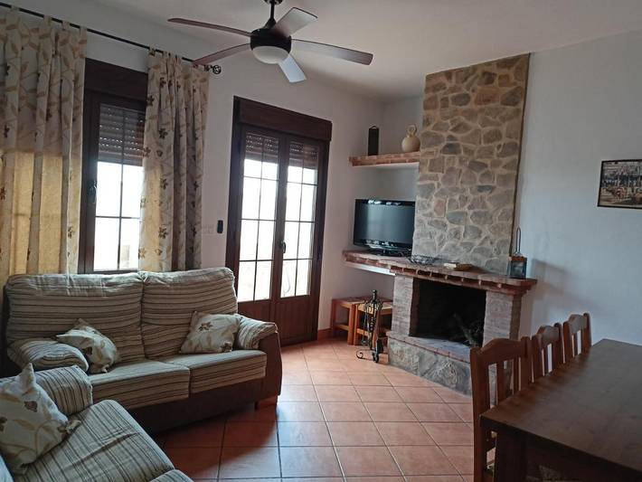 Casa rural para 11 personas, con vistas y terraza, Se admiten mascotas en Tentudía - 2