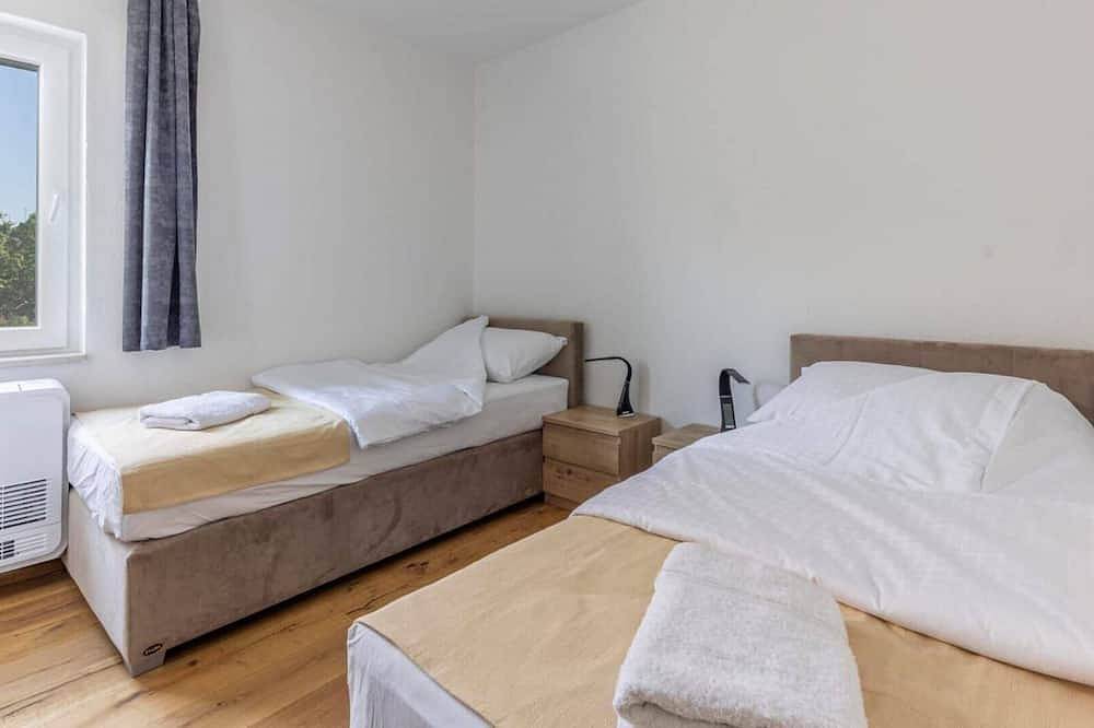 Ganze Wohnung, Apartman Ancora 2, Balkon und privater Parkplatz Smješten u Sv. Jakovu, 15 km von Malog Lošinja entfernt in Cunski, Kvarner Inseln