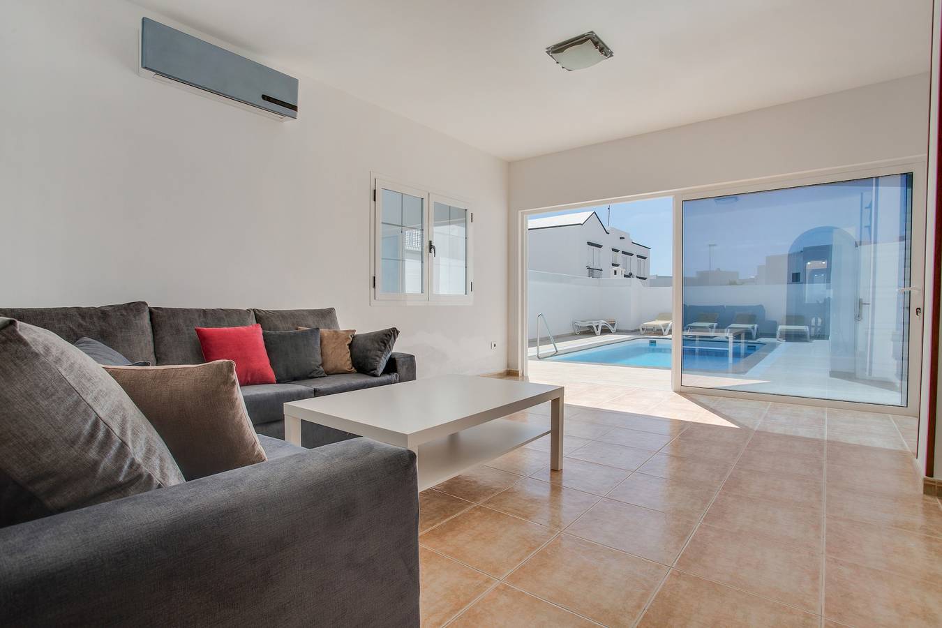 Maison de vacances 'Casa Oasis' avec piscine, Wi-Fi, climatisation et terrasse. in Tías, Lanzarote
